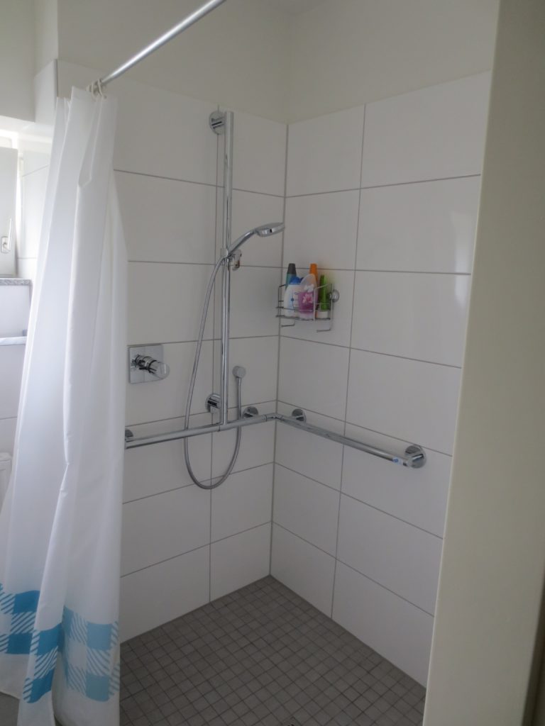 Dusche in saniertem Bad in Düsseldorf